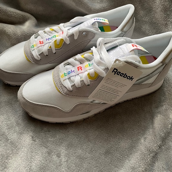 SoulCycle x Reebok Exclusive White/Grey Sneaker - Picture 13 of 13